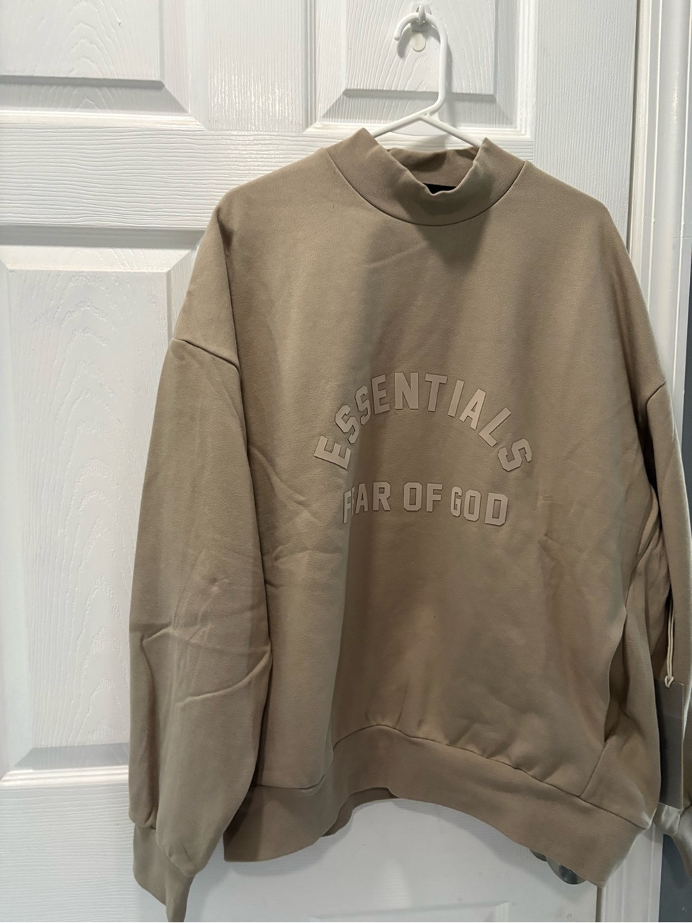 Fear of God Essentials Crewneck Sweatshirt in Taupe M BNWT C-38